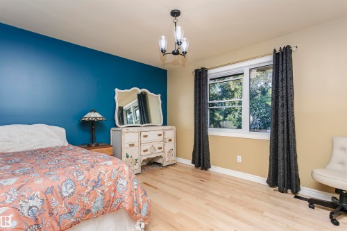 15104 42 Avenue Nw, Edmonton, AB - Indoor Photo Showing Bedroom