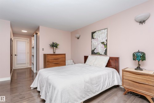 15104 42 Avenue Nw, Edmonton, AB - Indoor Photo Showing Bedroom