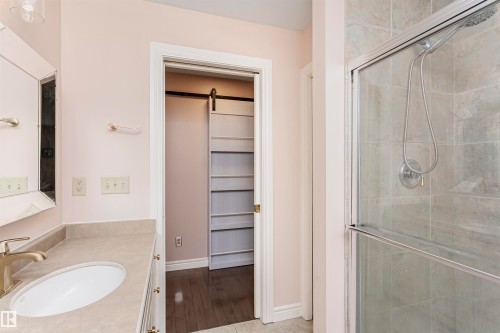 15104 42 Avenue Nw, Edmonton, AB - Indoor Photo Showing Bathroom