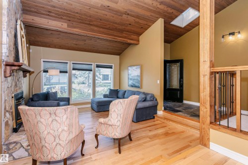 15104 42 Avenue Nw, Edmonton, AB - Indoor