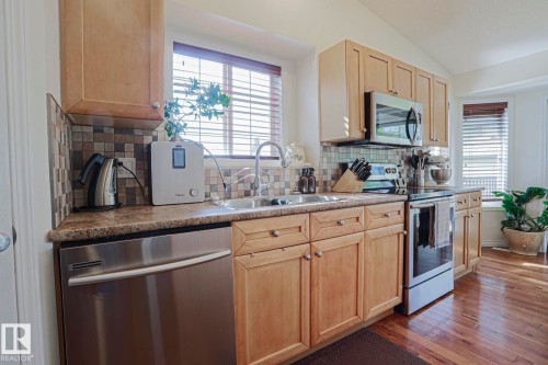 1 Leyland Way, Spruce Grove, AB - Indoor Photo Showing Kitchen With Double Sink