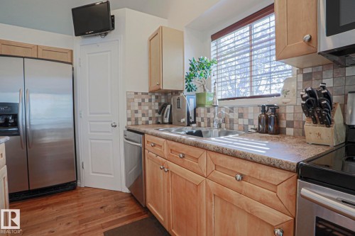 1 Leyland Way, Spruce Grove, AB - Indoor Photo Showing Kitchen With Double Sink
