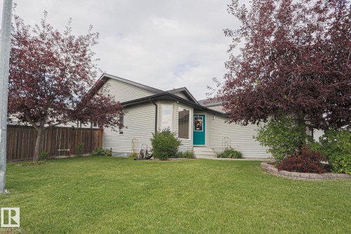 1 Leyland Way, Spruce Grove, AB - Outdoor