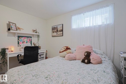 1 Leyland Way, Spruce Grove, AB - Indoor Photo Showing Bedroom