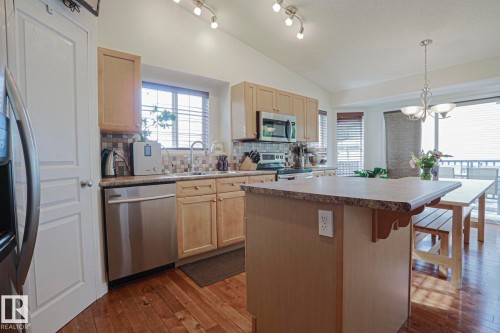 1 Leyland Way, Spruce Grove, AB - Indoor Photo Showing Kitchen