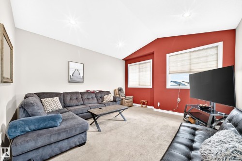 14015 146 Avenue Nw, Edmonton, AB - Indoor Photo Showing Living Room