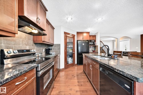 14015 146 Avenue Nw, Edmonton, AB - Indoor Photo Showing Kitchen With Double Sink