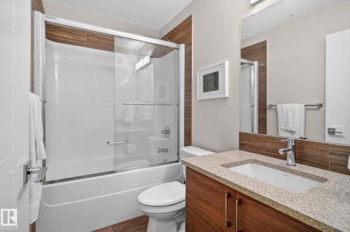 #301 10006 83 Av Nw, Edmonton, AB - Indoor Photo Showing Bathroom