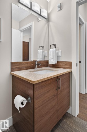#301 10006 83 Av Nw, Edmonton, AB - Indoor Photo Showing Bathroom