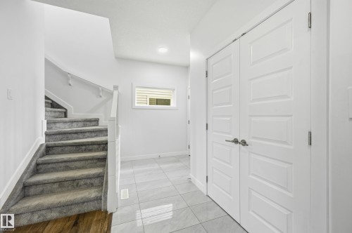 7258 Chivers Place Sw, Edmonton, AB - Indoor Photo Showing Other Room