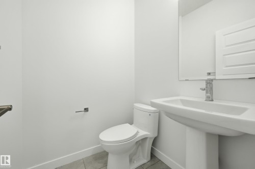 7258 Chivers Place Sw, Edmonton, AB - Indoor Photo Showing Bathroom