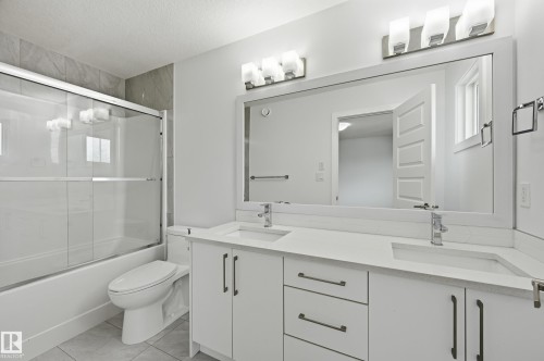 7258 Chivers Place Sw, Edmonton, AB - Indoor Photo Showing Bathroom