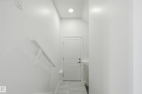 7258 Chivers Place Sw, Edmonton, AB - Indoor Photo Showing Other Room