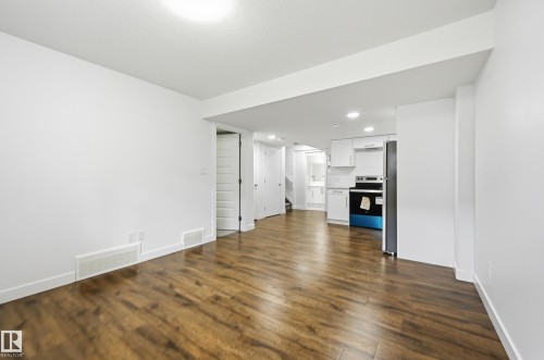 7258 Chivers Place Sw, Edmonton, AB - Indoor Photo Showing Other Room