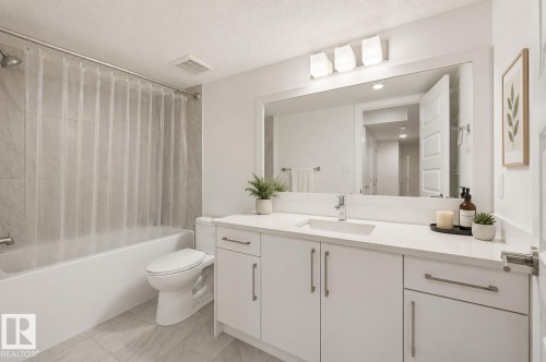 7258 Chivers Place Sw, Edmonton, AB - Indoor Photo Showing Bathroom