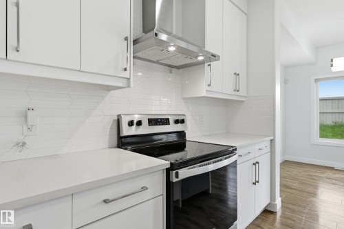 7258 Chivers Place Sw, Edmonton, AB - Indoor Photo Showing Kitchen With Upgraded Kitchen