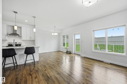 7258 Chivers Place Sw, Edmonton, AB - Indoor Photo Showing Kitchen With Upgraded Kitchen