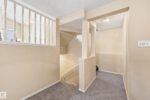 2050 Tanner Wynd Nw, Edmonton, AB - Indoor Photo Showing Other Room