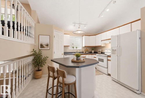 2050 Tanner Wynd Nw, Edmonton, AB - Indoor Photo Showing Other Room