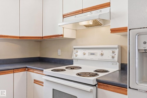 2050 Tanner Wynd Nw, Edmonton, AB - Indoor Photo Showing Kitchen