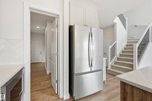 911 18 Avenue Nw, Edmonton, AB - Indoor