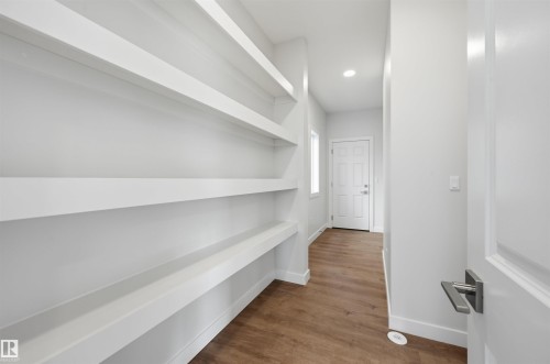 911 18 Avenue Nw, Edmonton, AB - Indoor Photo Showing Other Room