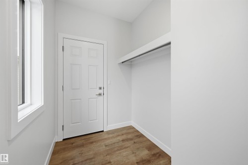 911 18 Avenue Nw, Edmonton, AB - Indoor Photo Showing Other Room
