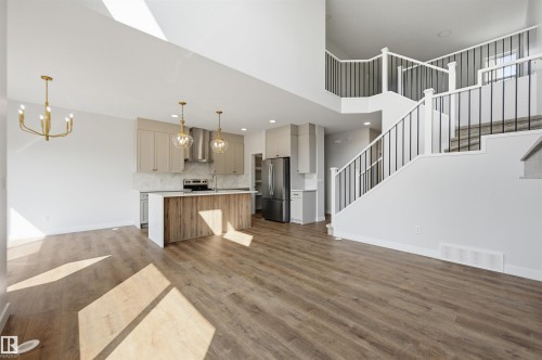 911 18 Avenue Nw, Edmonton, AB - Indoor Photo Showing Kitchen