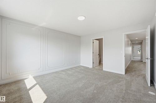 911 18 Avenue Nw, Edmonton, AB - Indoor Photo Showing Other Room