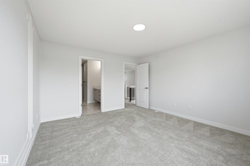 911 18 Avenue Nw, Edmonton, AB - Indoor Photo Showing Other Room