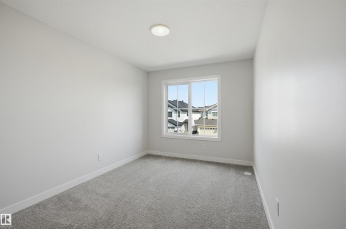 911 18 Avenue Nw, Edmonton, AB - Indoor Photo Showing Other Room