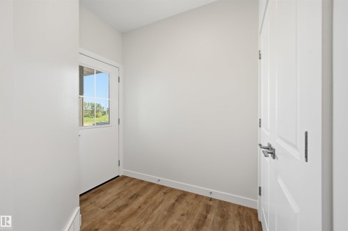 911 18 Avenue Nw, Edmonton, AB - Indoor Photo Showing Other Room