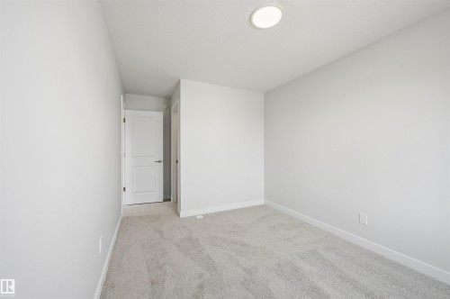 911 18 Avenue Nw, Edmonton, AB - Indoor Photo Showing Other Room