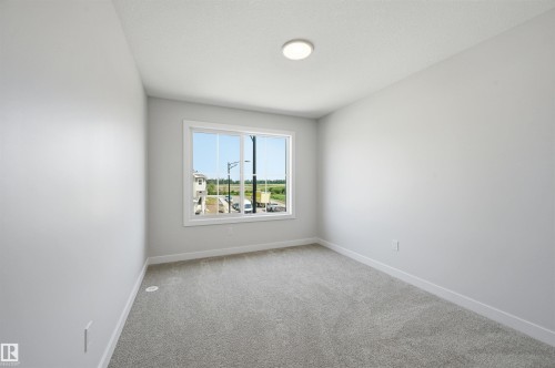 911 18 Avenue Nw, Edmonton, AB - Indoor Photo Showing Other Room
