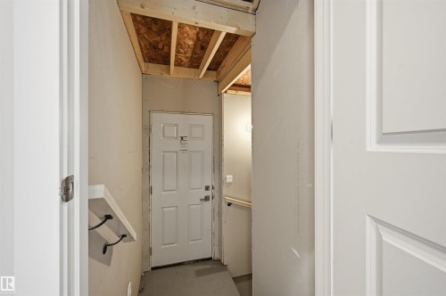 911 18 Avenue Nw, Edmonton, AB - Indoor Photo Showing Other Room