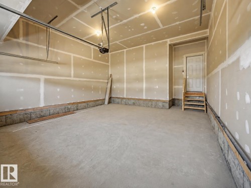 911 18 Avenue Nw, Edmonton, AB - Indoor Photo Showing Garage