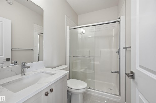 911 18 Avenue Nw, Edmonton, AB - Indoor Photo Showing Bathroom