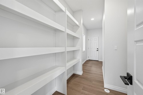 935 18 Avenue Nw, Edmonton, AB - Indoor