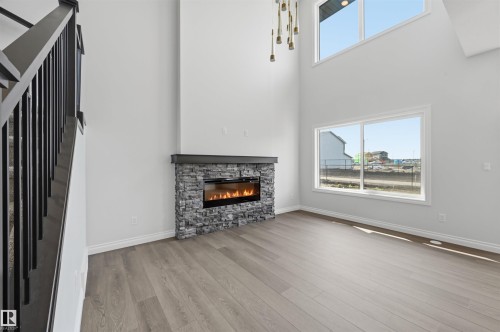 935 18 Avenue Nw, Edmonton, AB - Indoor Photo Showing Living Room With Fireplace