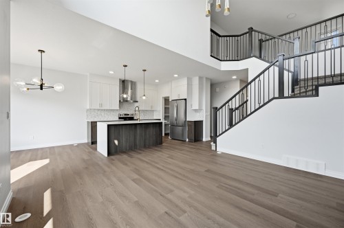 935 18 Avenue Nw, Edmonton, AB - Indoor Photo Showing Kitchen