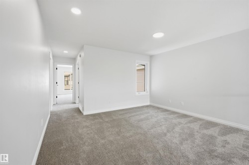 935 18 Avenue Nw, Edmonton, AB - Indoor Photo Showing Other Room
