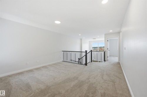 935 18 Avenue Nw, Edmonton, AB - Indoor Photo Showing Other Room