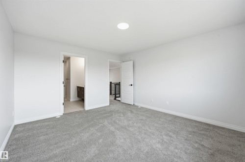 935 18 Avenue Nw, Edmonton, AB - Indoor Photo Showing Other Room