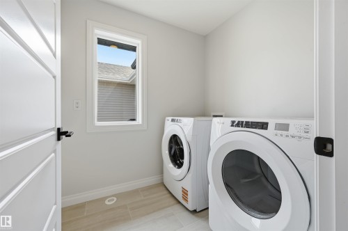 935 18 Avenue Nw, Edmonton, AB - Indoor Photo Showing Laundry Room