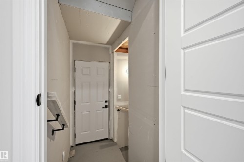 935 18 Avenue Nw, Edmonton, AB - Indoor Photo Showing Other Room