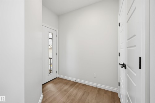 935 18 Avenue Nw, Edmonton, AB - Indoor Photo Showing Other Room