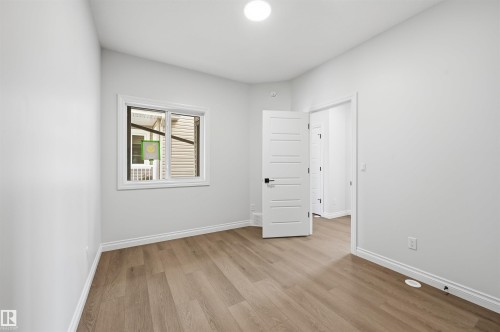 935 18 Avenue Nw, Edmonton, AB - Indoor Photo Showing Other Room