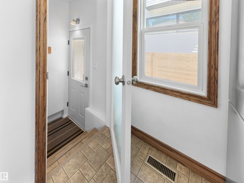 9311 75 Avenue Nw, Edmonton, AB - Indoor Photo Showing Other Room