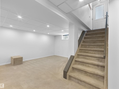 9311 75 Avenue Nw, Edmonton, AB - Indoor