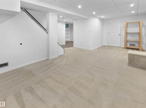 9311 75 Avenue Nw, Edmonton, AB - Indoor
